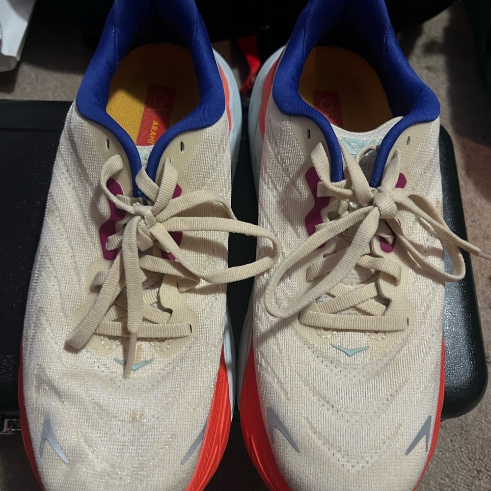 Hoka One One Arahi 6 Sneakers